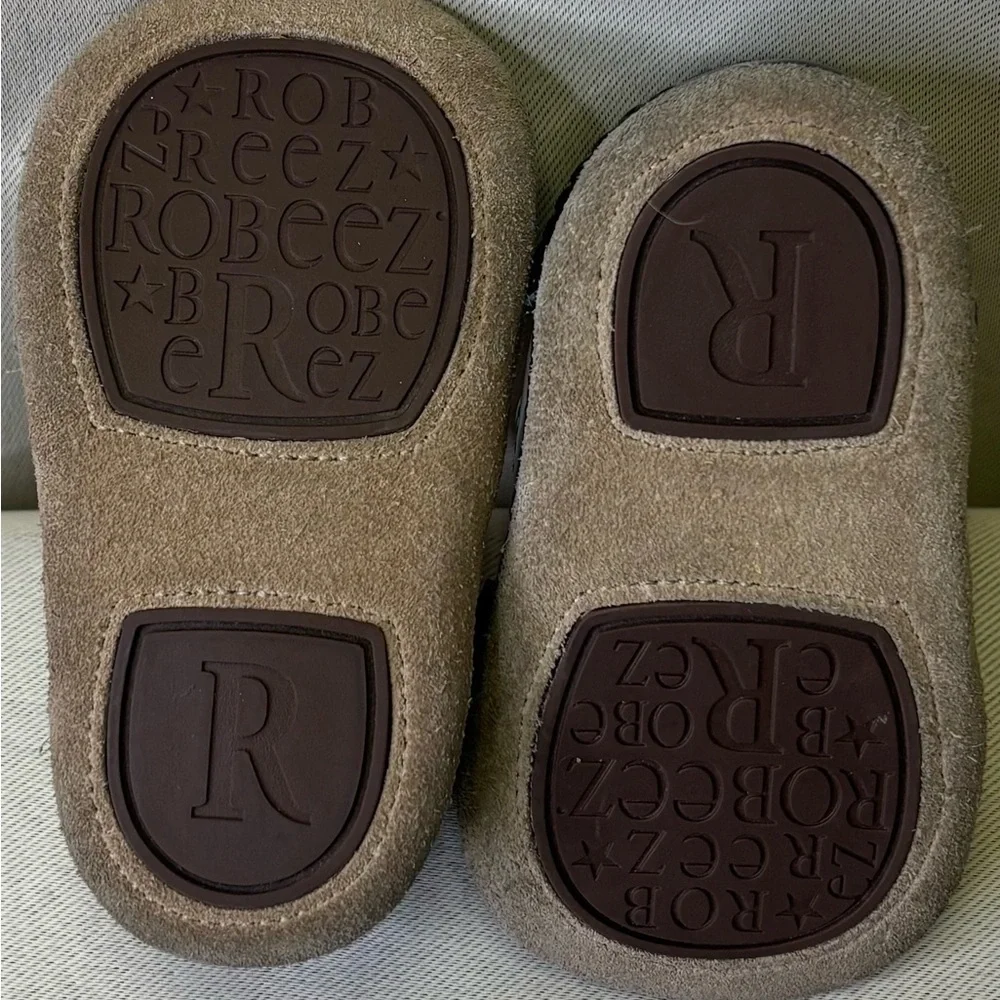 Robeez Catherine Mini Shoes in Black Patent Size 2 (3-6 months)